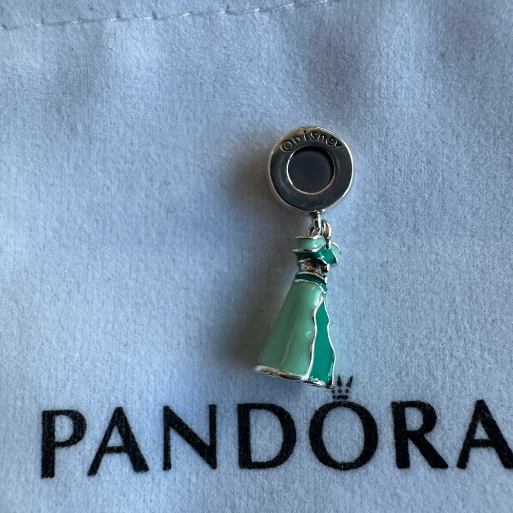 Disney x PANDORA Aladdin’s Princess Jasmin Dangle Charm